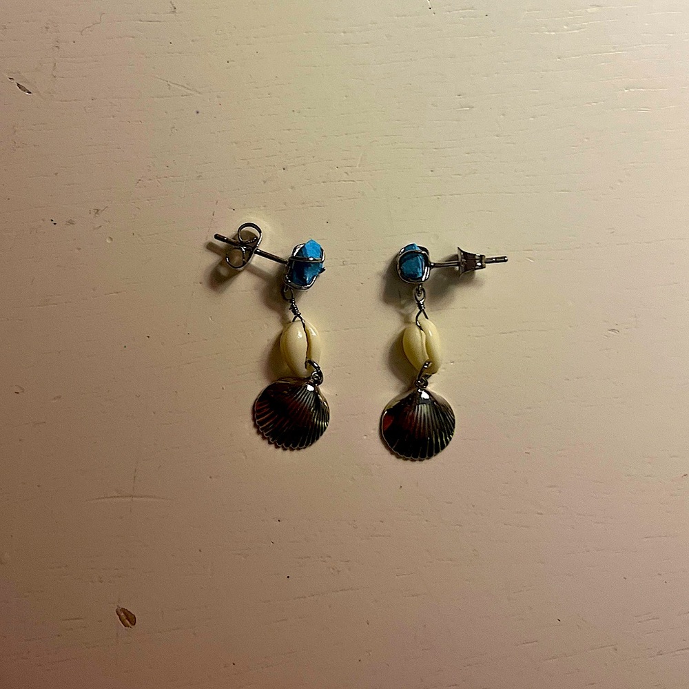 Pura Vida Turquoise Seashell earrings